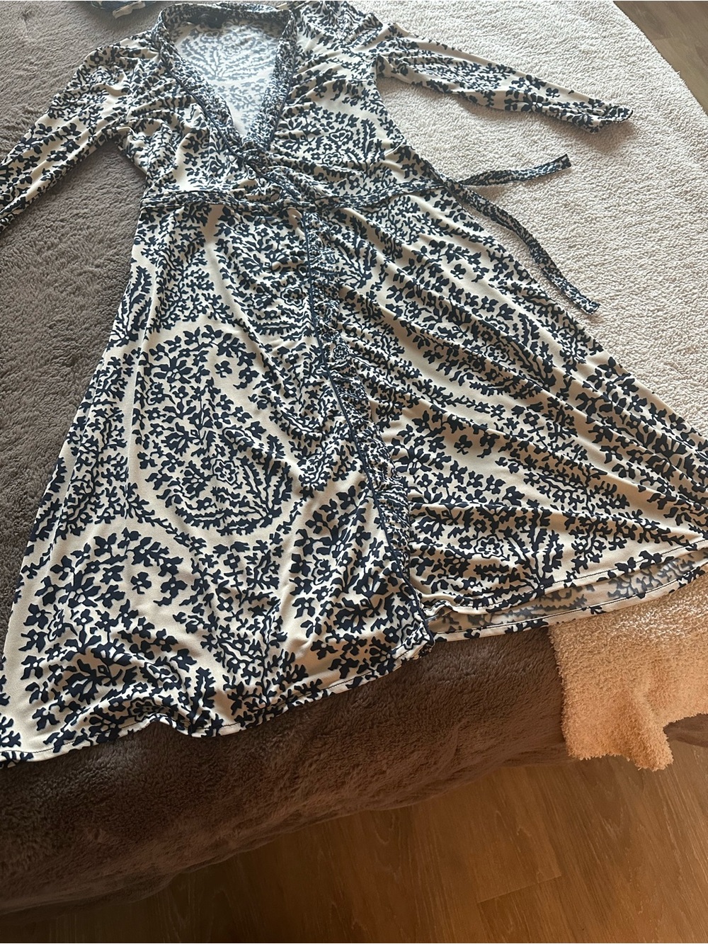 BCBGMAXAZRIA Cream & Navy Blue Paisley Wrap Dress
